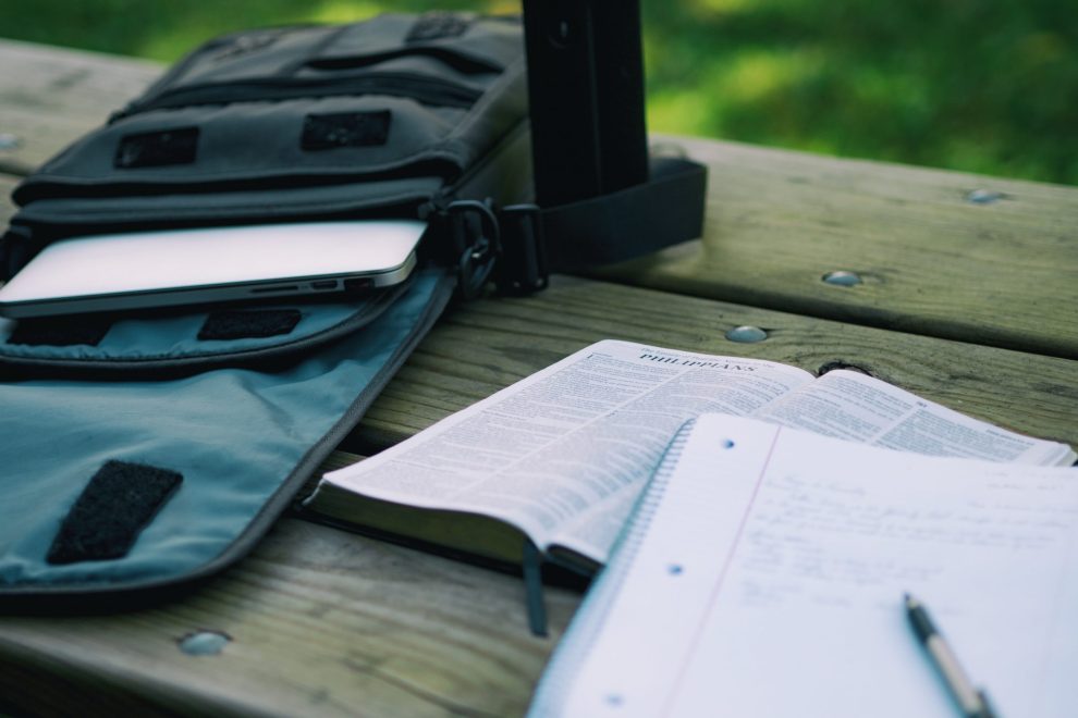 aaron-burden-LNwn_A9RGHo-unsplash